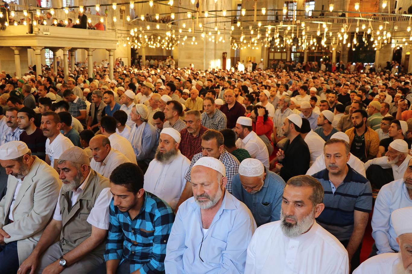 "Bayram kırgınlıkların unutulduğu günlerdir"